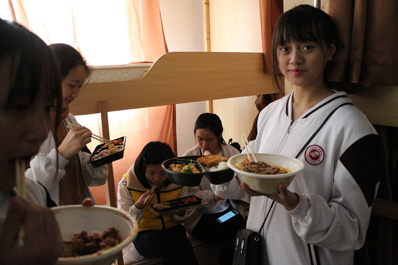 6、中午饭（全家便当）_副本.jpg