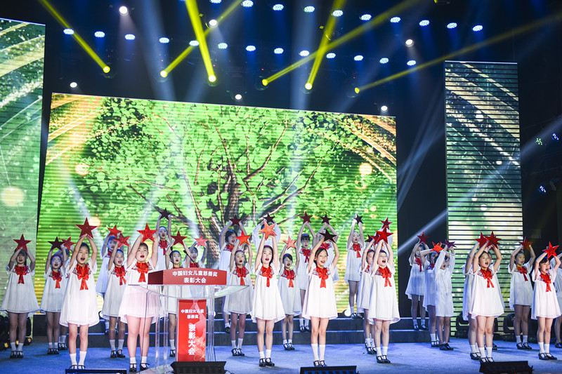 表彰大会中国儿童艺术合唱团合唱《相信爱》_副本.jpg
